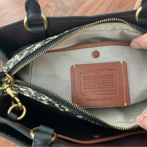 Coach Mason Caryall in black smooth leather with snakeskin detail - Picture 8 of 10